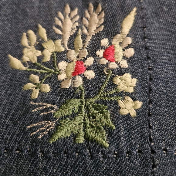 Wildfower Floral Embroidered Denim Vest by Van Huesen. Button Front. S. - Picture 3 of 5